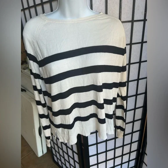 ZARA Striped Black and White Women's Top size small - Picture 4 of 7